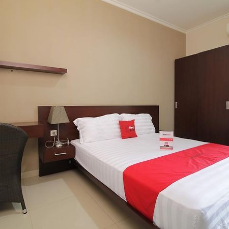 Reddoorz Plus Near Ambassador Mall Giacarta Esterno foto