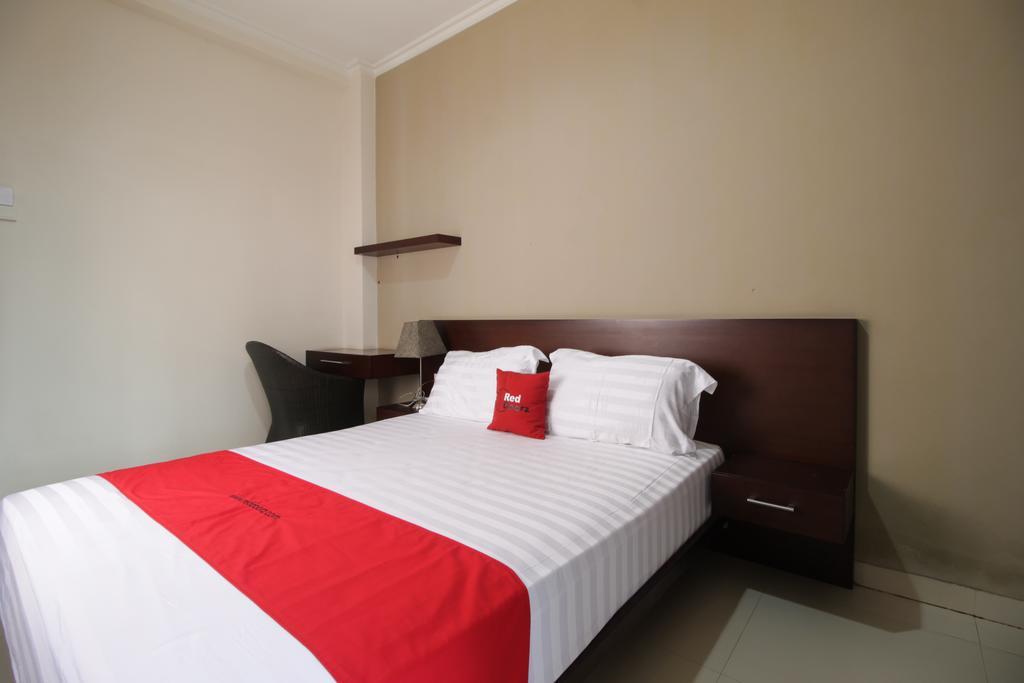 Reddoorz Plus Near Ambassador Mall Giacarta Esterno foto