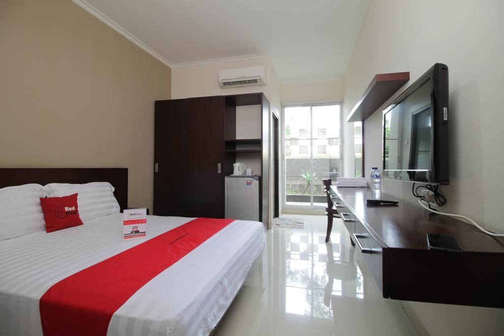 Reddoorz Plus Near Ambassador Mall Giacarta Esterno foto