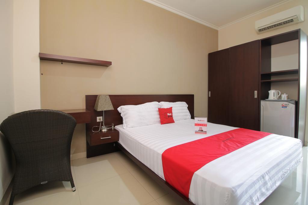 Reddoorz Plus Near Ambassador Mall Giacarta Esterno foto
