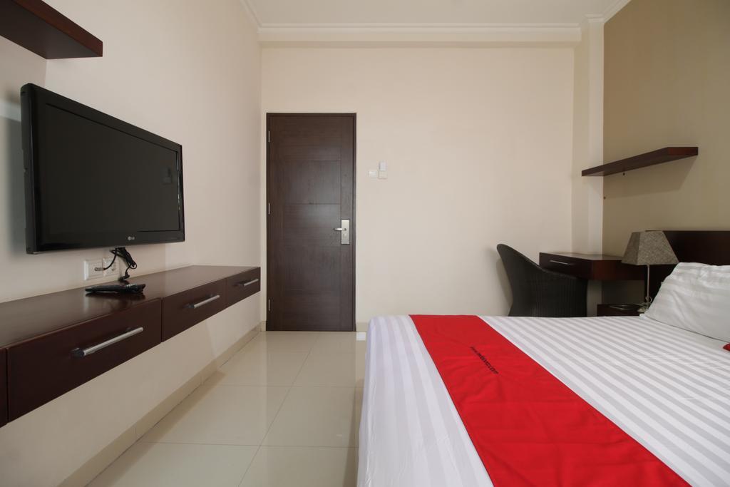 Reddoorz Plus Near Ambassador Mall Giacarta Esterno foto