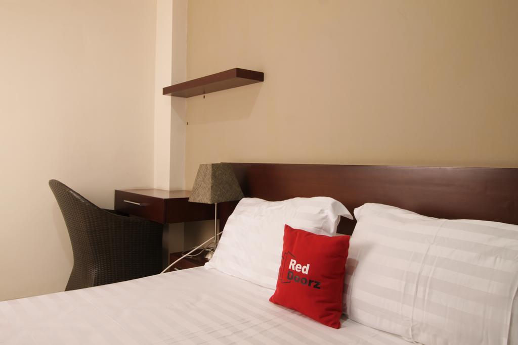 Reddoorz Plus Near Ambassador Mall Giacarta Esterno foto