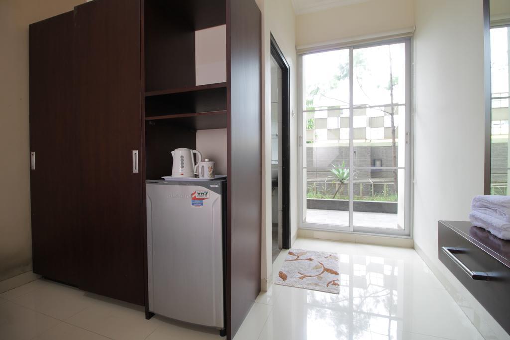 Reddoorz Plus Near Ambassador Mall Giacarta Esterno foto